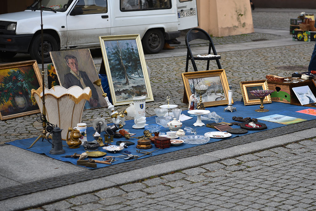 Czego nie znajdziesz w sklepie, kupisz na jarmarku staroci