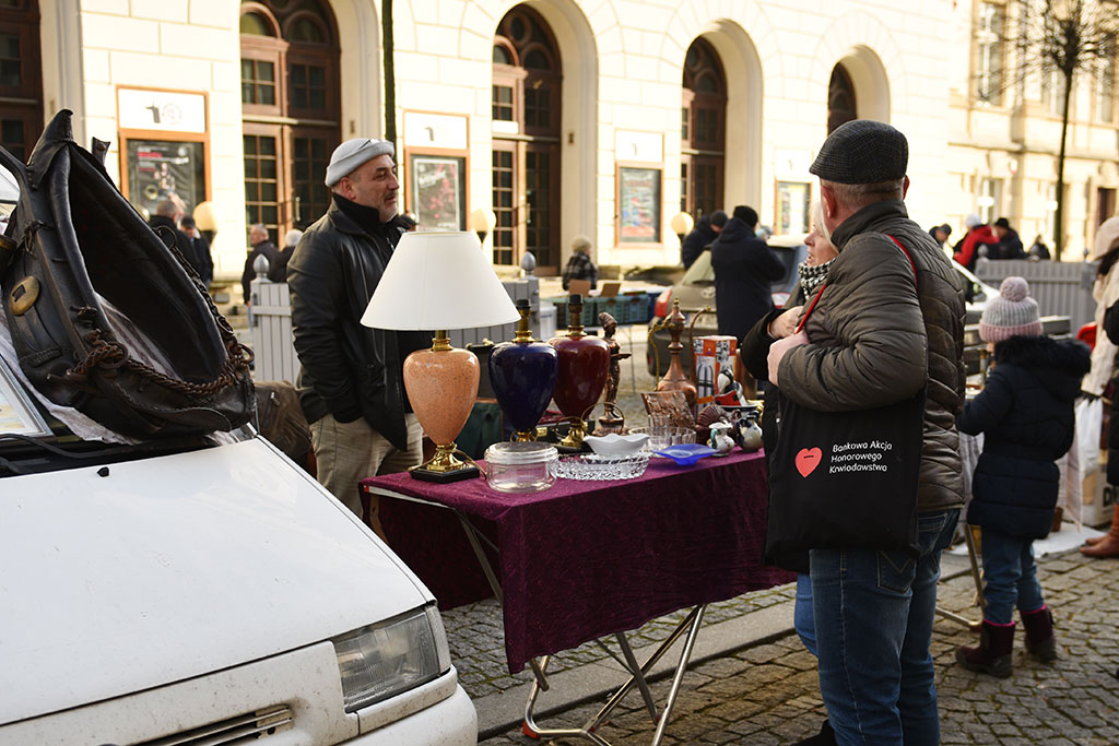 Czego nie znajdziesz w sklepie, kupisz na jarmarku staroci