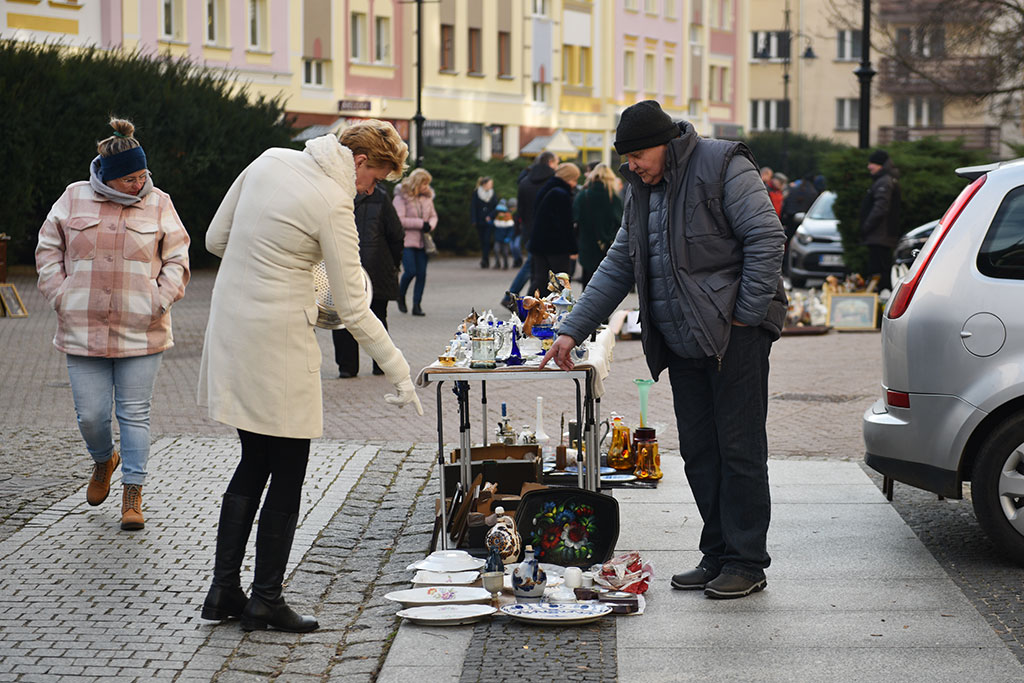 Czego nie znajdziesz w sklepie, kupisz na jarmarku staroci