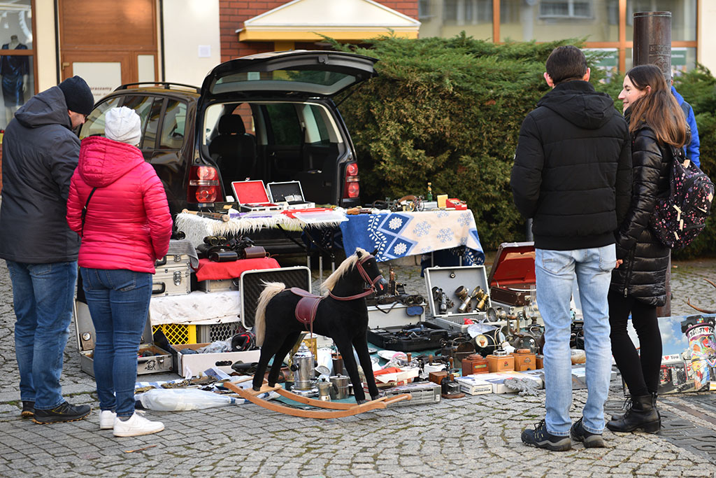 Czego nie znajdziesz w sklepie, kupisz na jarmarku staroci