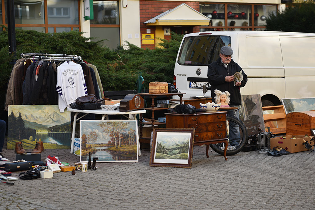 Czego nie znajdziesz w sklepie, kupisz na jarmarku staroci