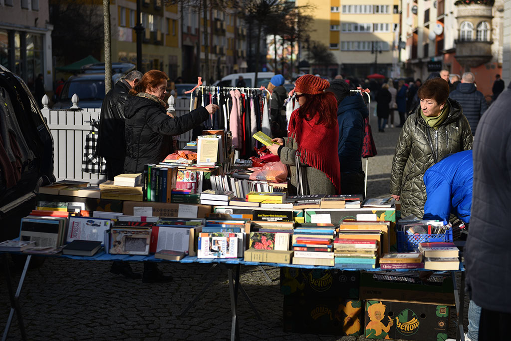 Czego nie znajdziesz w sklepie, kupisz na jarmarku staroci