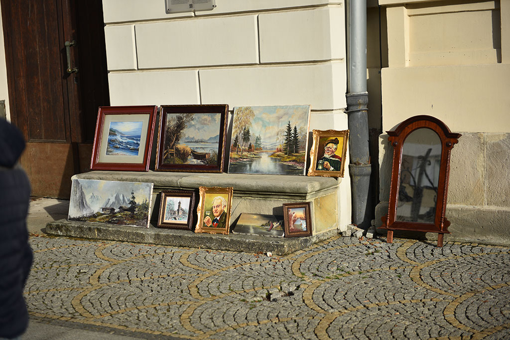 Czego nie znajdziesz w sklepie, kupisz na jarmarku staroci