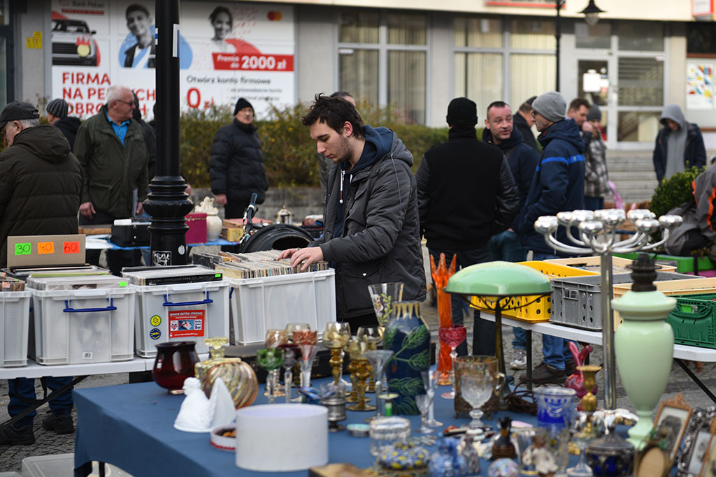 Czego nie znajdziesz w sklepie, kupisz na jarmarku staroci