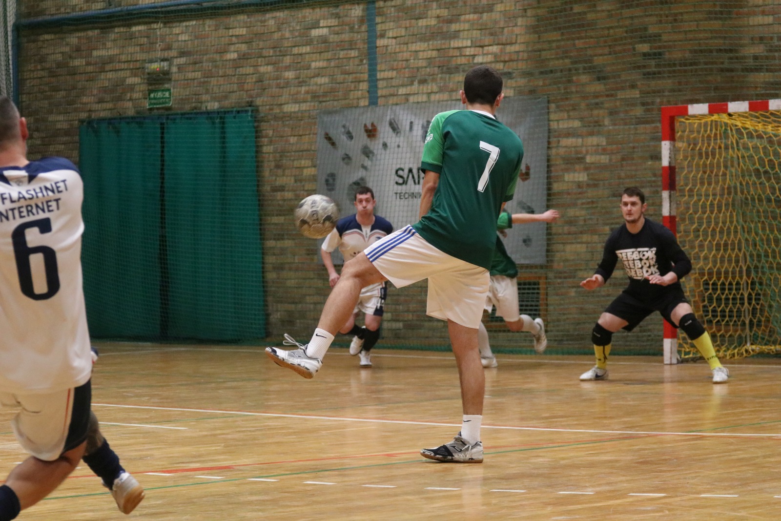 Legnicka Liga Halowa Saller Cup: runda zasadnicza na finiszu