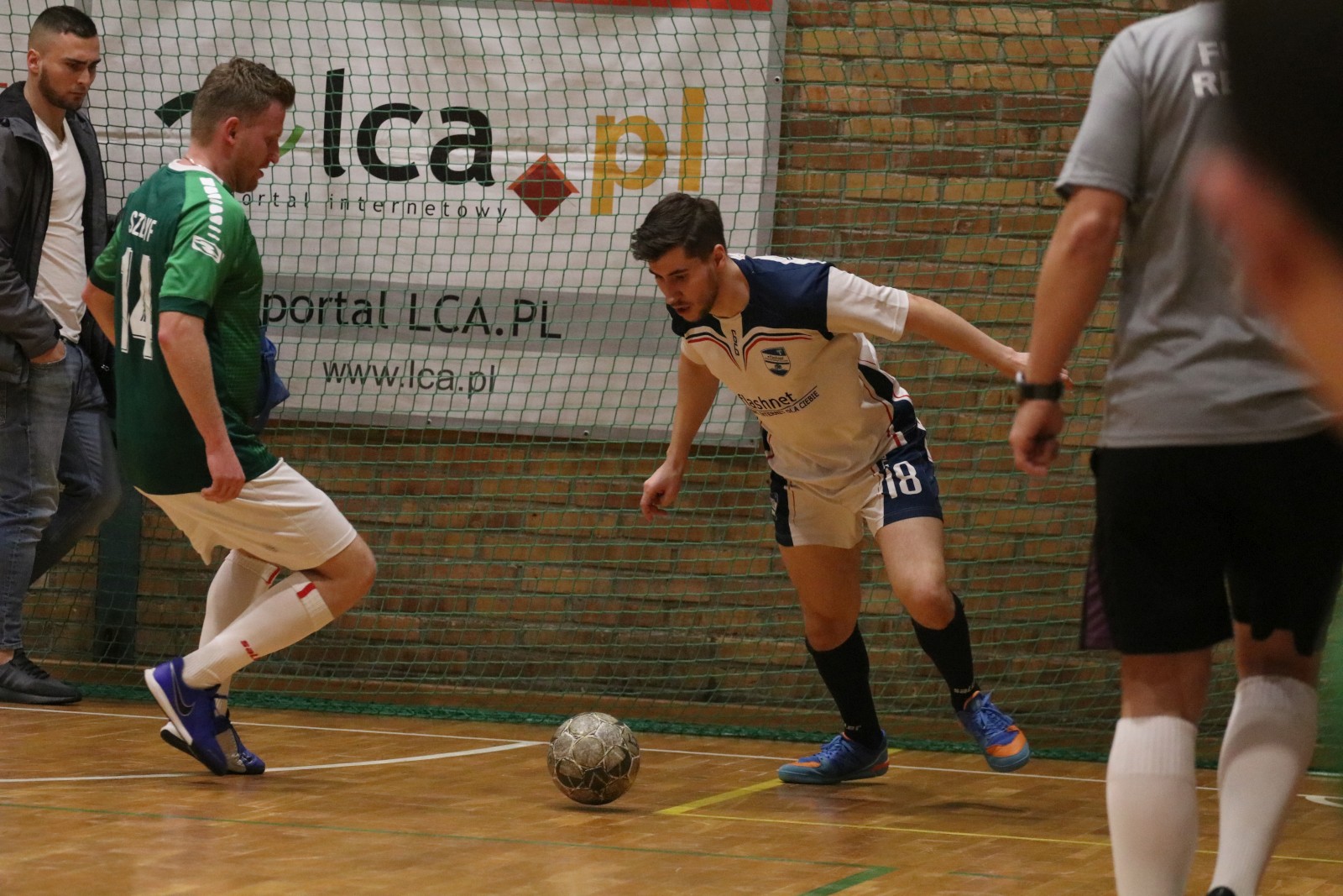 Legnicka Liga Halowa Saller Cup: runda zasadnicza na finiszu