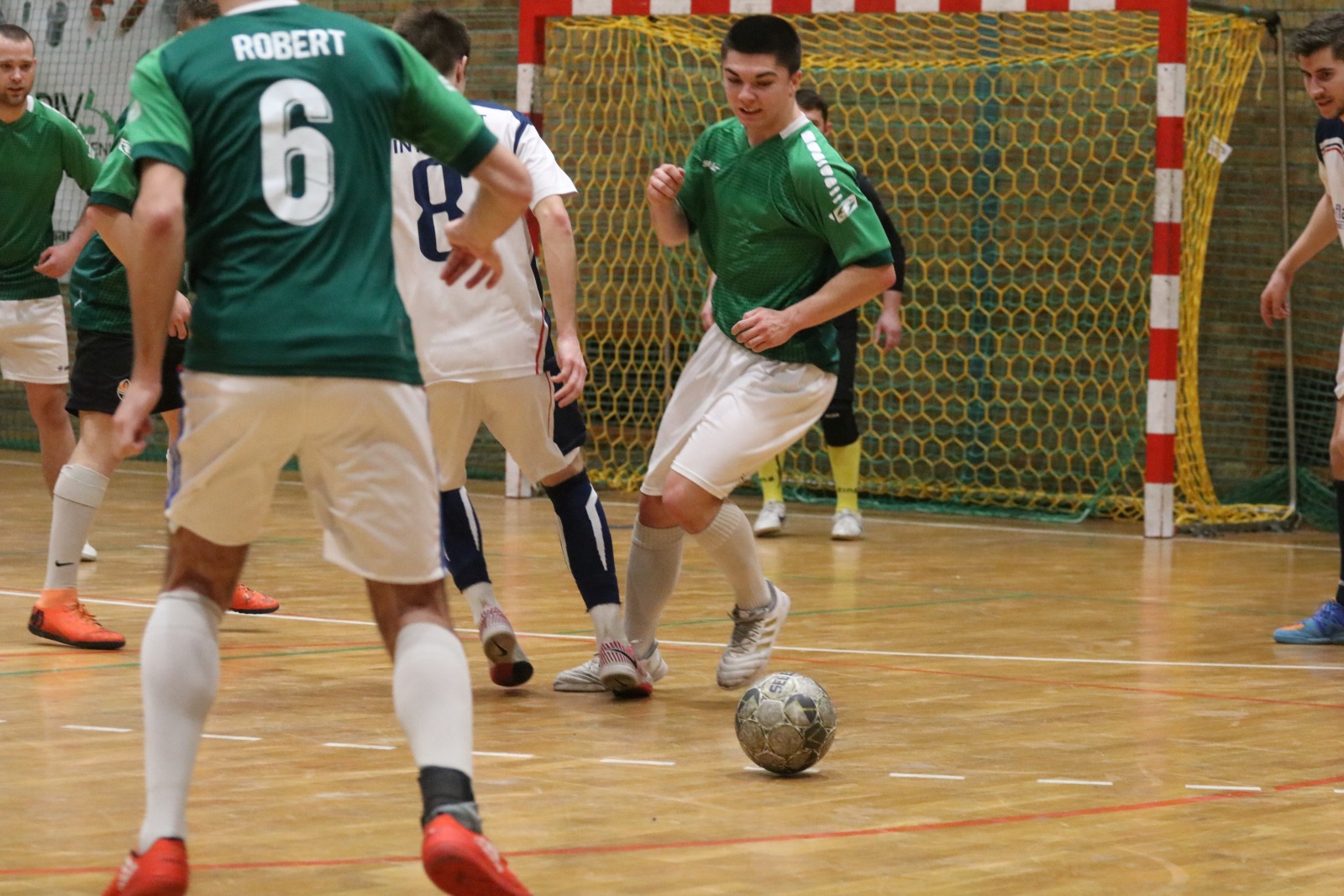 Legnicka Liga Halowa Saller Cup: runda zasadnicza na finiszu