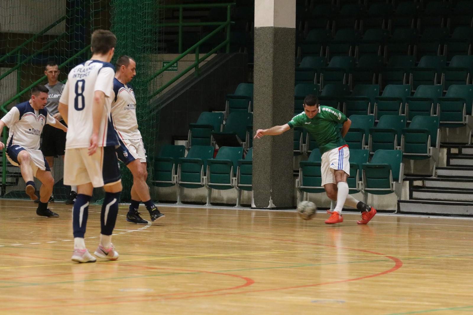 Legnicka Liga Halowa Saller Cup: runda zasadnicza na finiszu