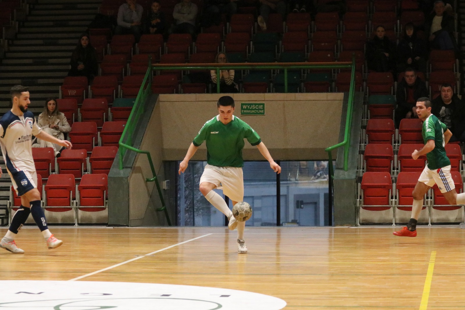 Legnicka Liga Halowa Saller Cup: runda zasadnicza na finiszu