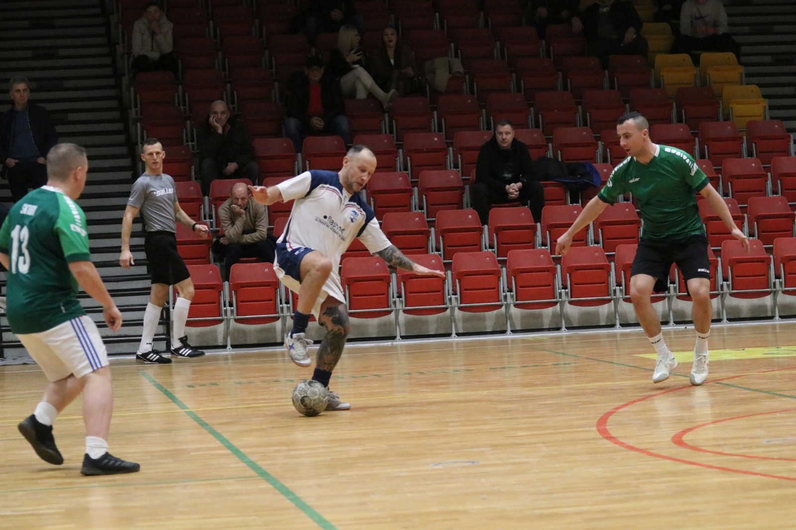 Legnicka Liga Halowa Saller Cup: runda zasadnicza na finiszu