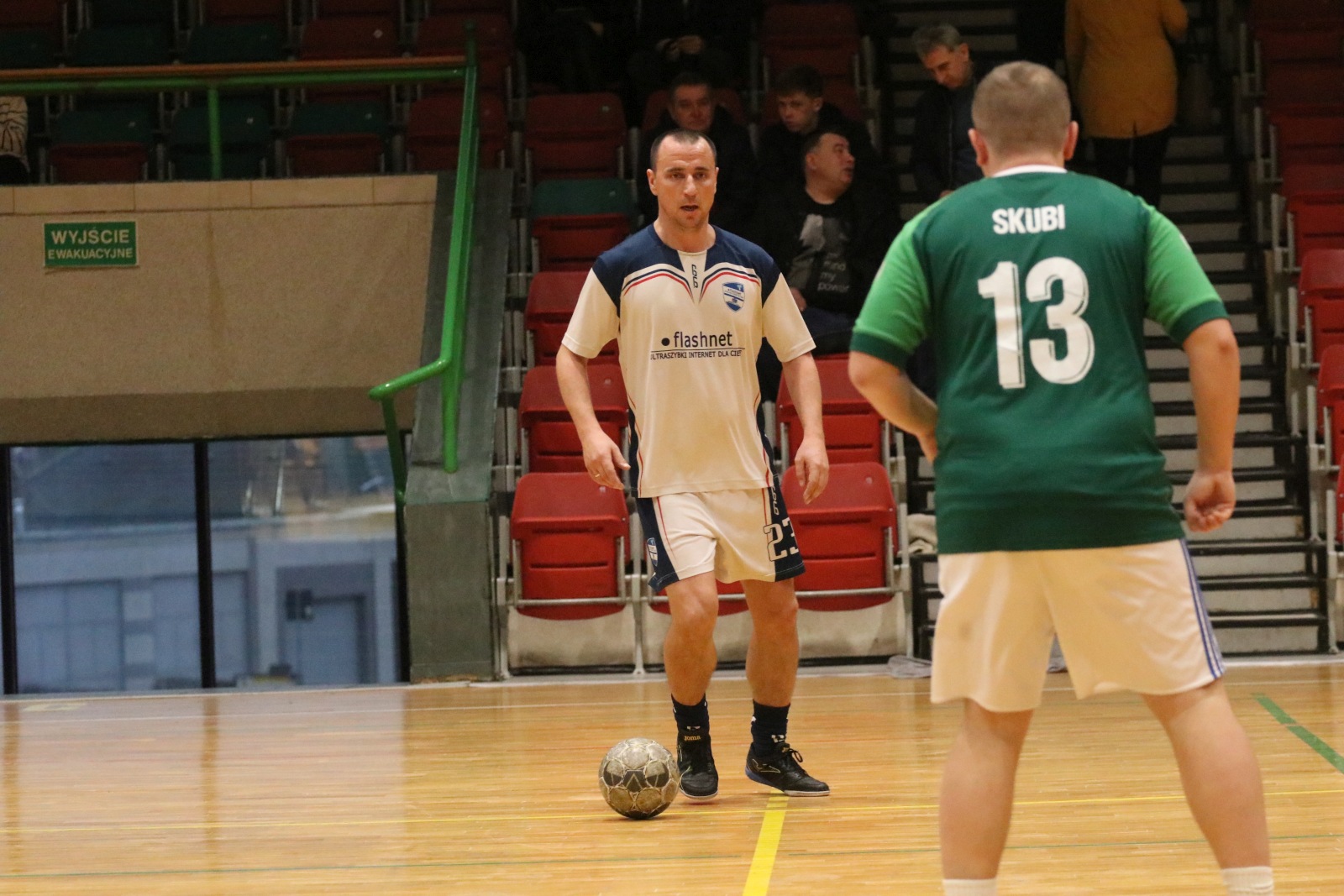 Legnicka Liga Halowa Saller Cup: runda zasadnicza na finiszu