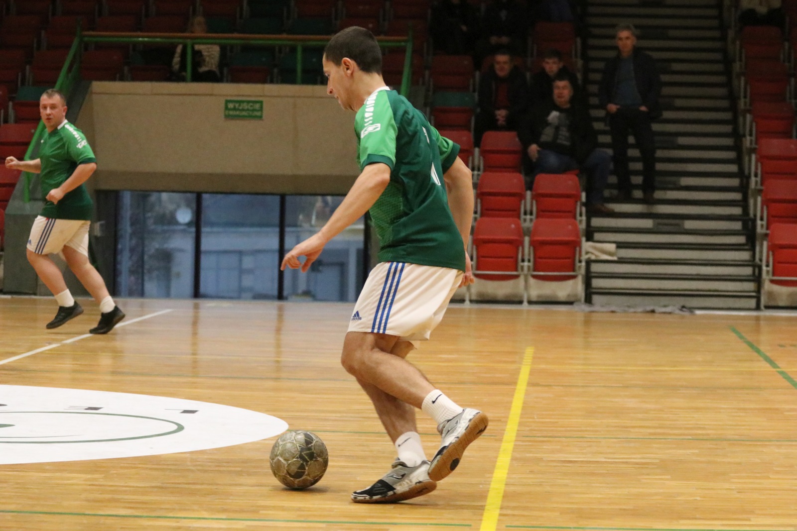 Legnicka Liga Halowa Saller Cup: runda zasadnicza na finiszu