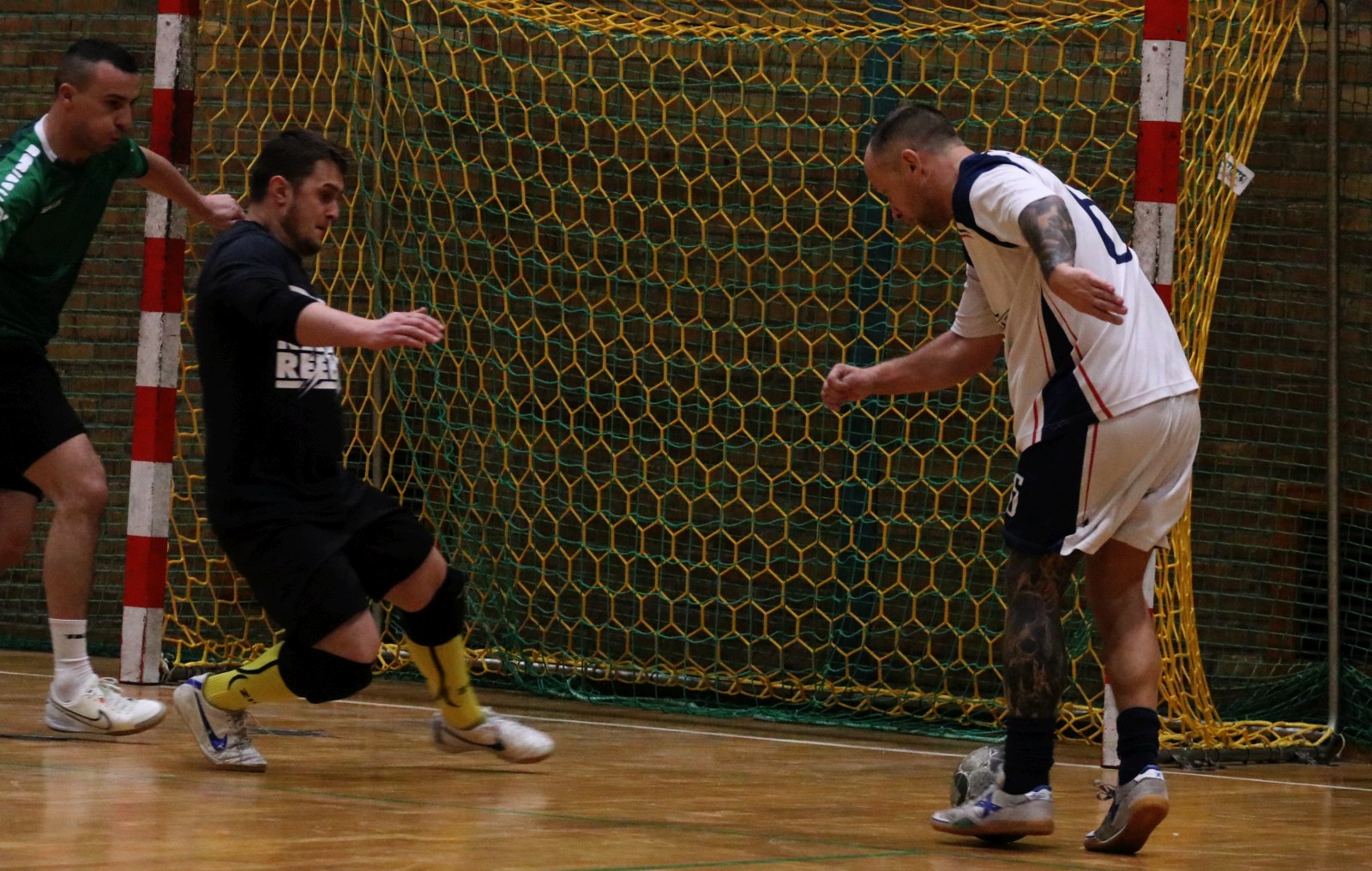 Legnicka Liga Halowa Saller Cup: runda zasadnicza na finiszu