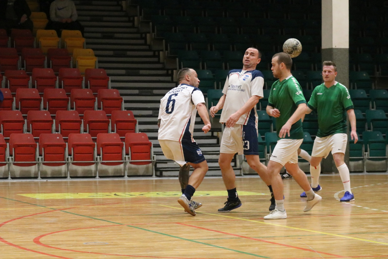 Legnicka Liga Halowa Saller Cup: runda zasadnicza na finiszu