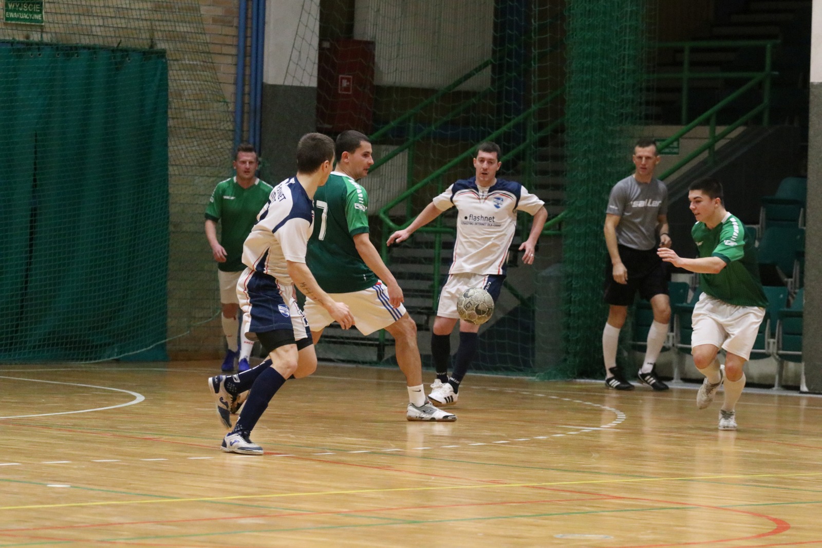 Legnicka Liga Halowa Saller Cup: runda zasadnicza na finiszu