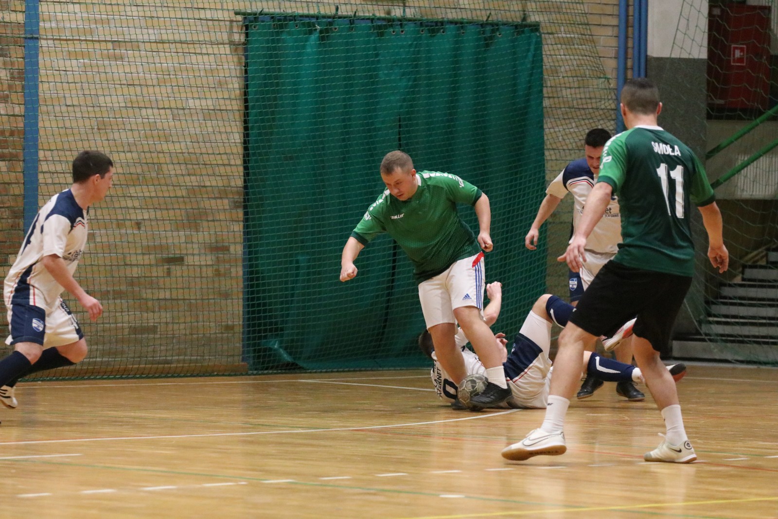 Legnicka Liga Halowa Saller Cup: runda zasadnicza na finiszu
