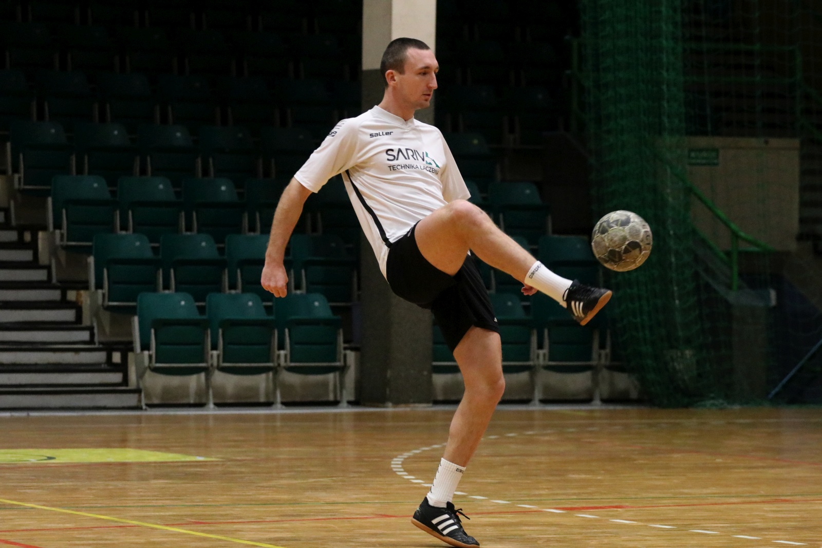Legnicka Liga Halowa Saller Cup: runda zasadnicza na finiszu