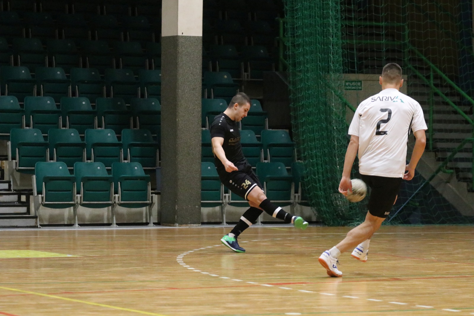 Legnicka Liga Halowa Saller Cup: runda zasadnicza na finiszu