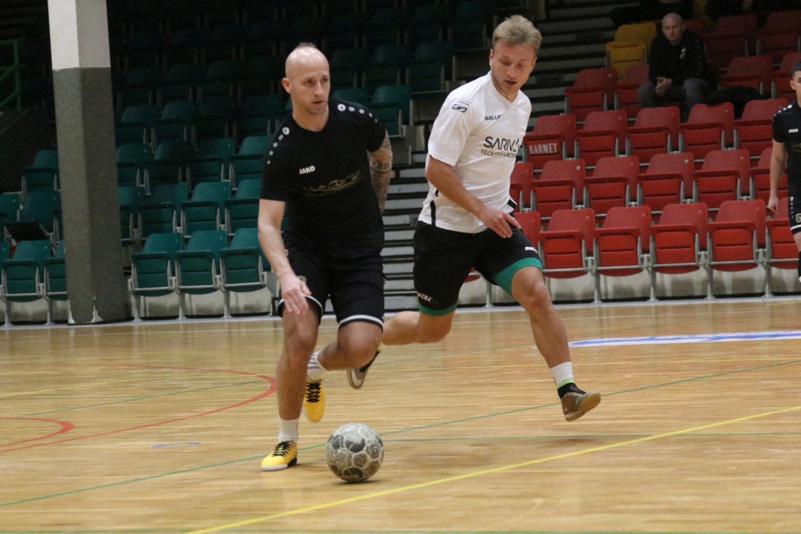 Legnicka Liga Halowa Saller Cup: runda zasadnicza na finiszu