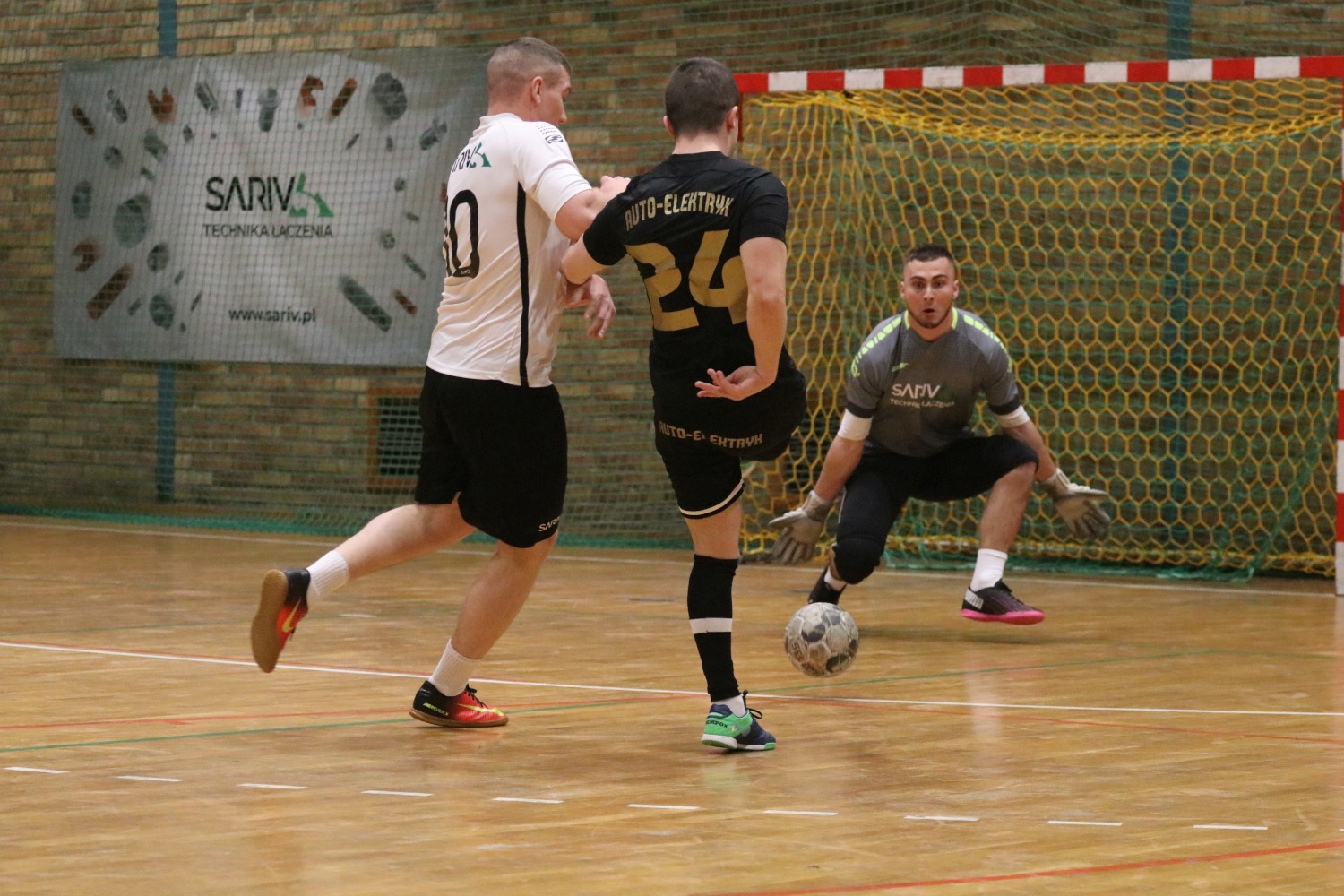 Legnicka Liga Halowa Saller Cup: runda zasadnicza na finiszu
