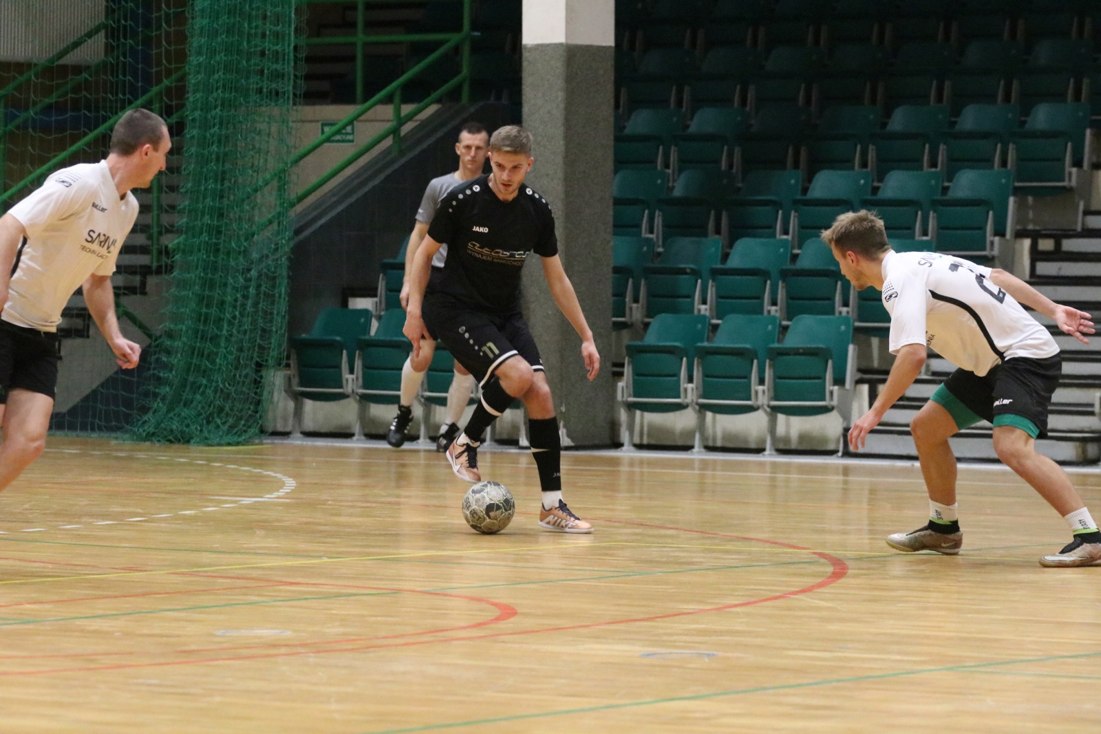 Legnicka Liga Halowa Saller Cup: runda zasadnicza na finiszu