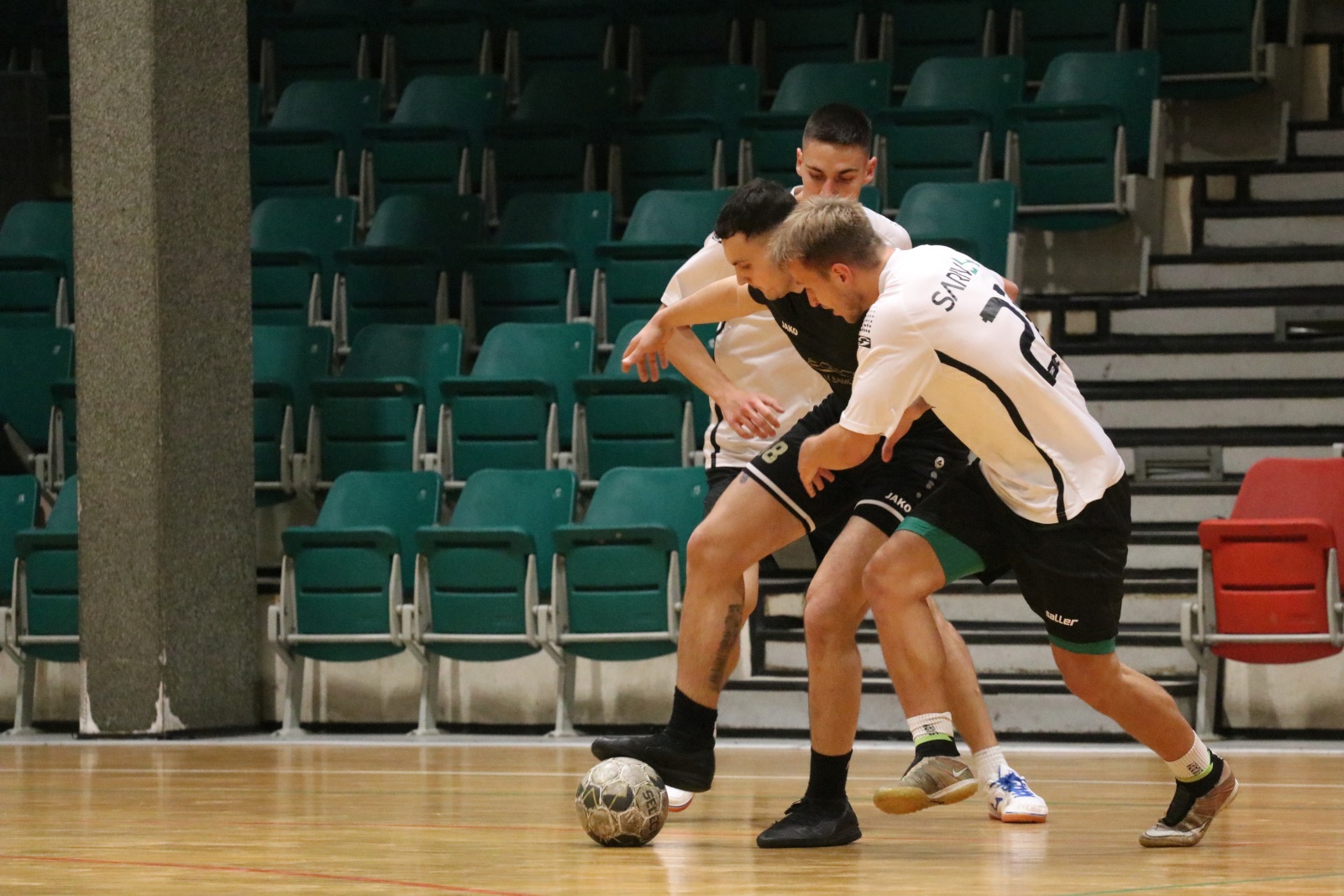 Legnicka Liga Halowa Saller Cup: runda zasadnicza na finiszu