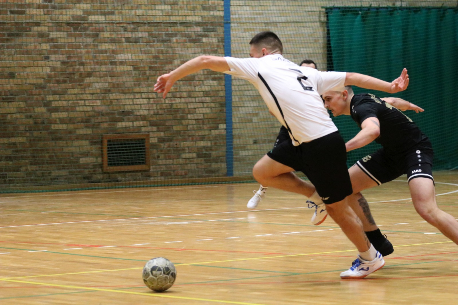 Legnicka Liga Halowa Saller Cup: runda zasadnicza na finiszu
