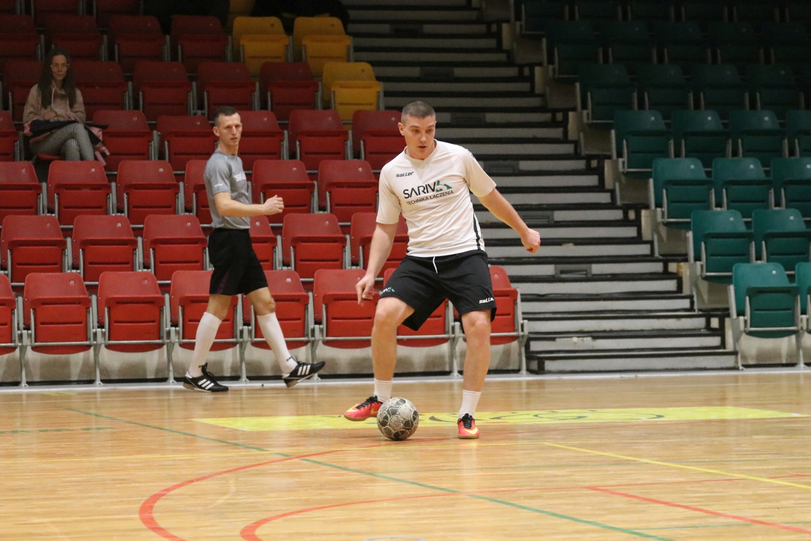 Legnicka Liga Halowa Saller Cup: runda zasadnicza na finiszu