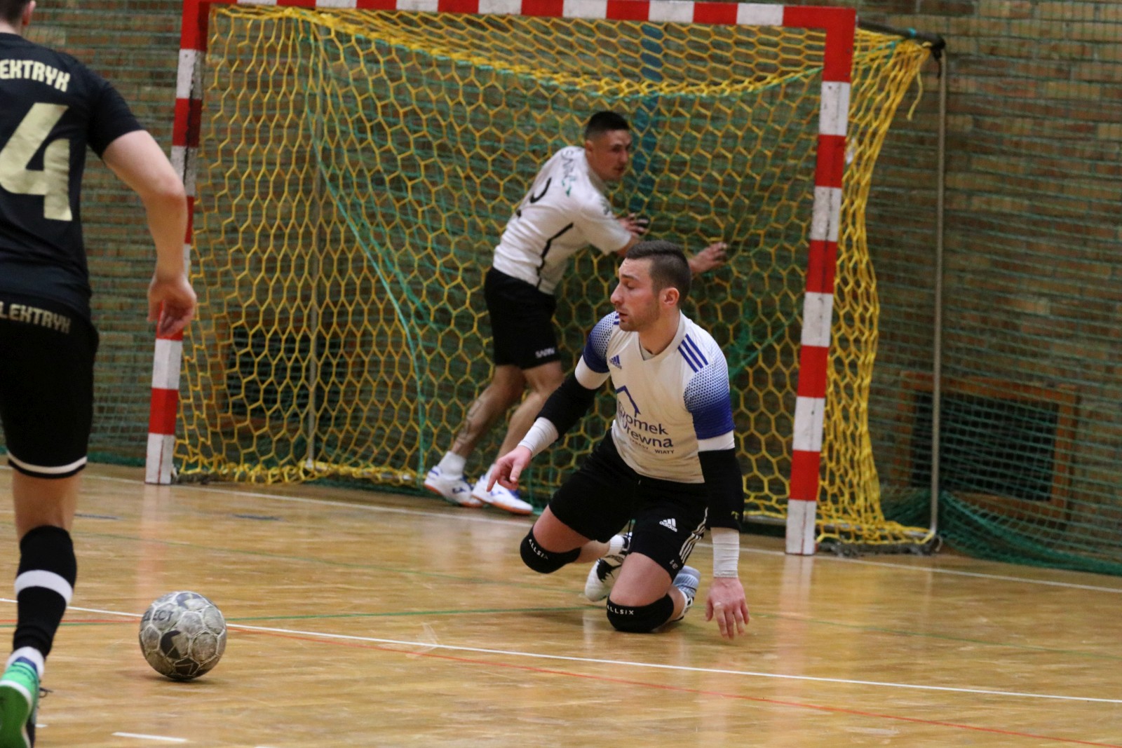 Legnicka Liga Halowa Saller Cup: runda zasadnicza na finiszu