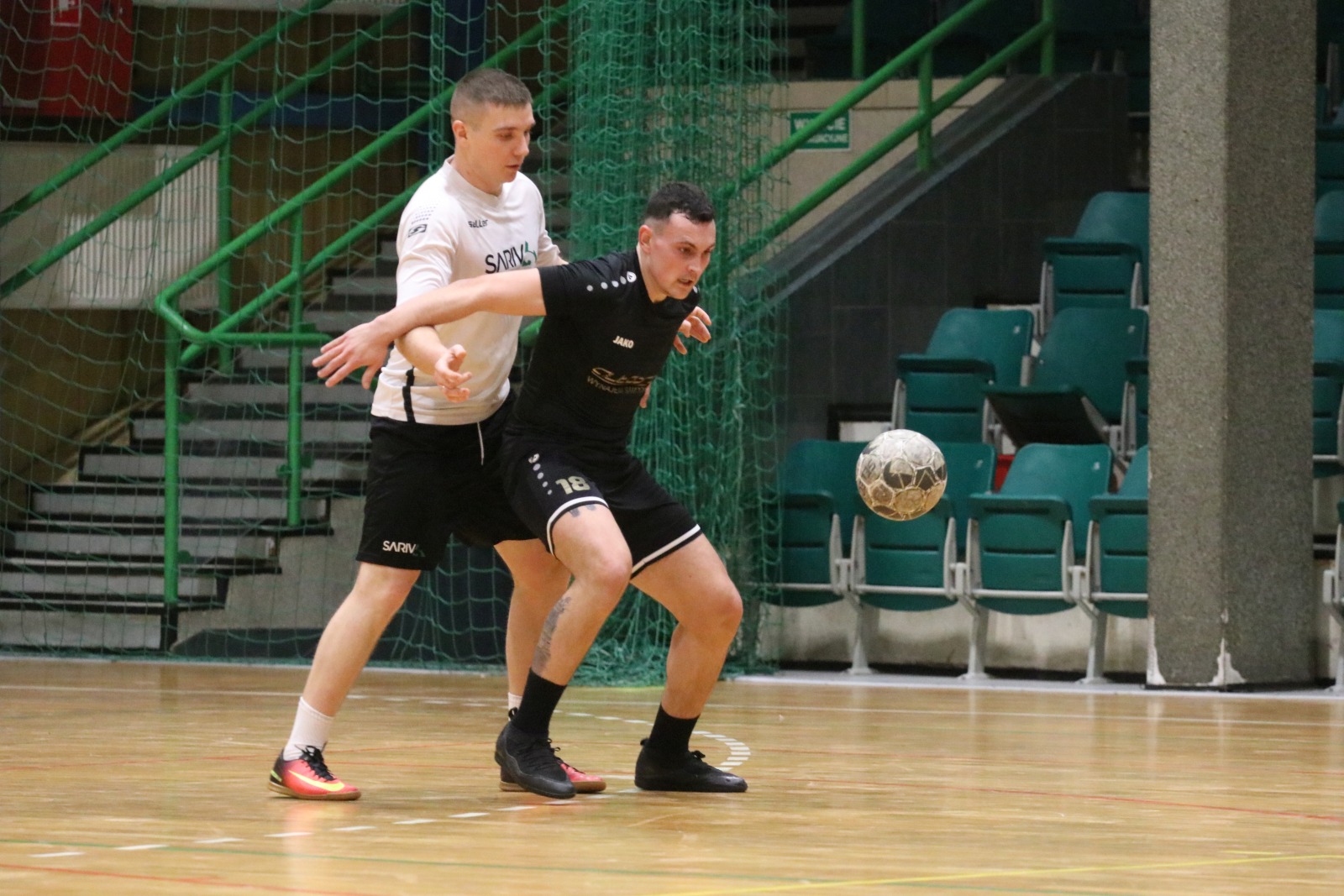 Legnicka Liga Halowa Saller Cup: runda zasadnicza na finiszu
