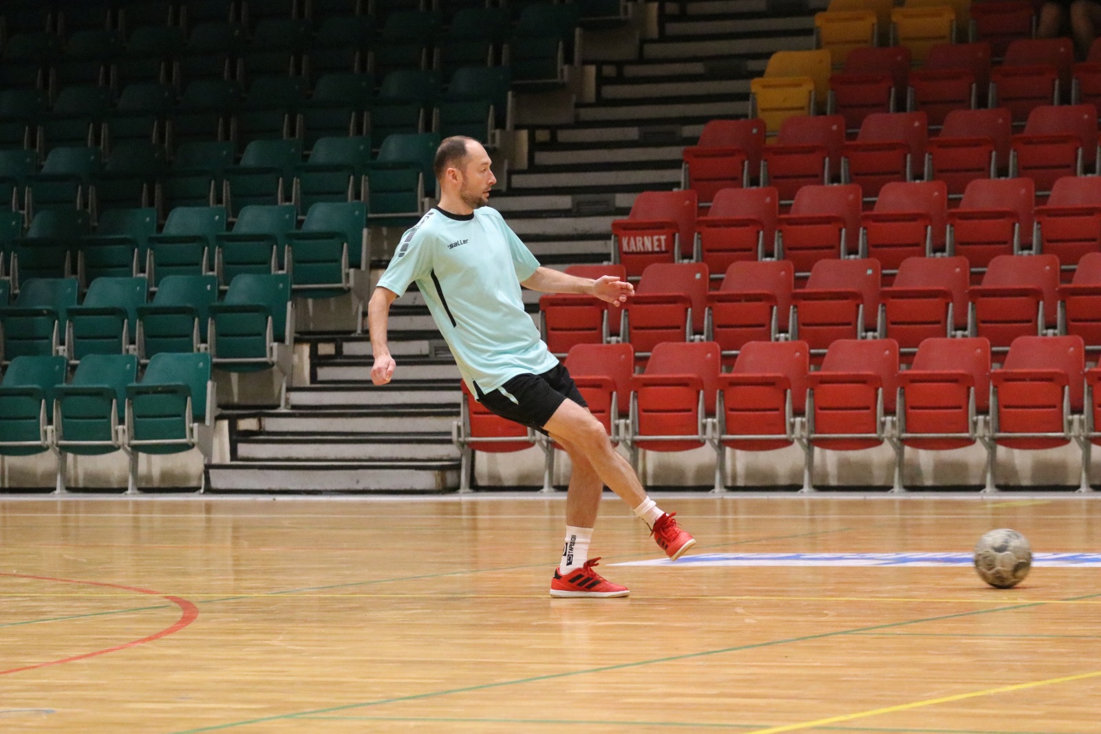 Legnicka Liga Halowa Saller Cup: runda zasadnicza na finiszu