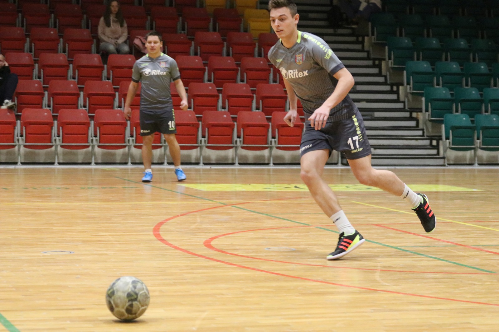Legnicka Liga Halowa Saller Cup: runda zasadnicza na finiszu