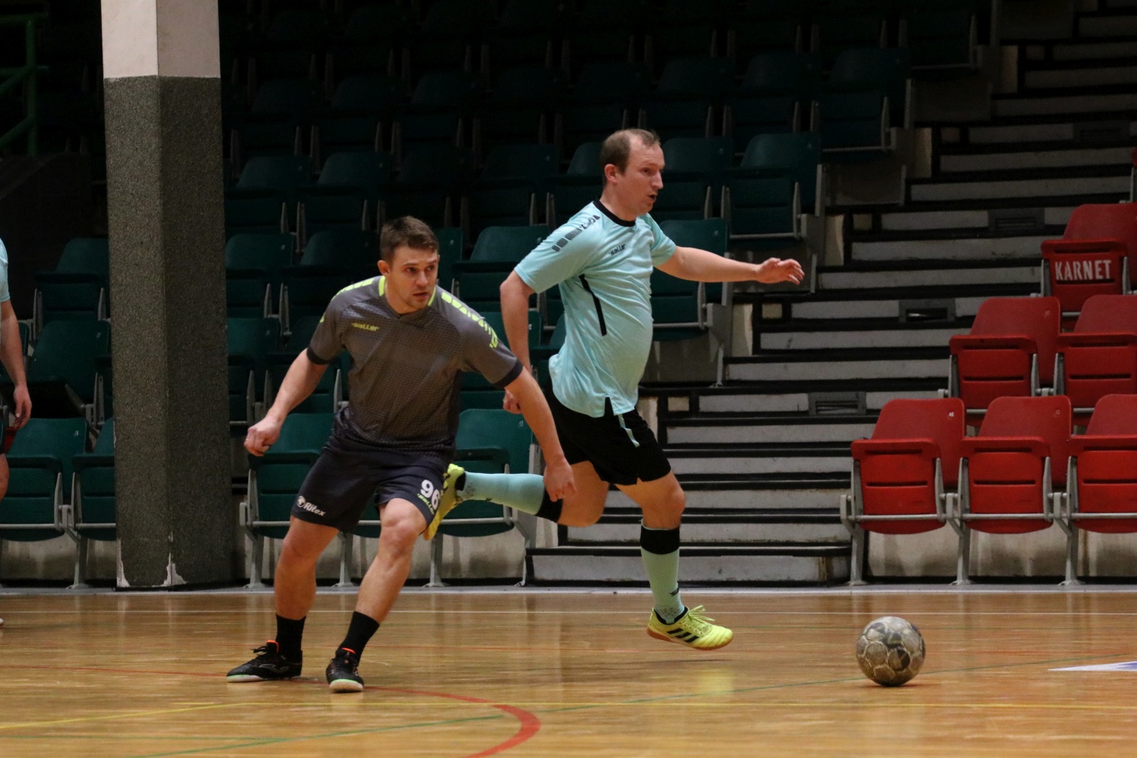 Legnicka Liga Halowa Saller Cup: runda zasadnicza na finiszu