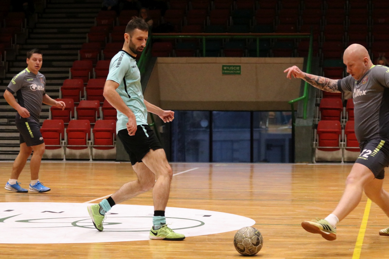 Legnicka Liga Halowa Saller Cup: runda zasadnicza na finiszu