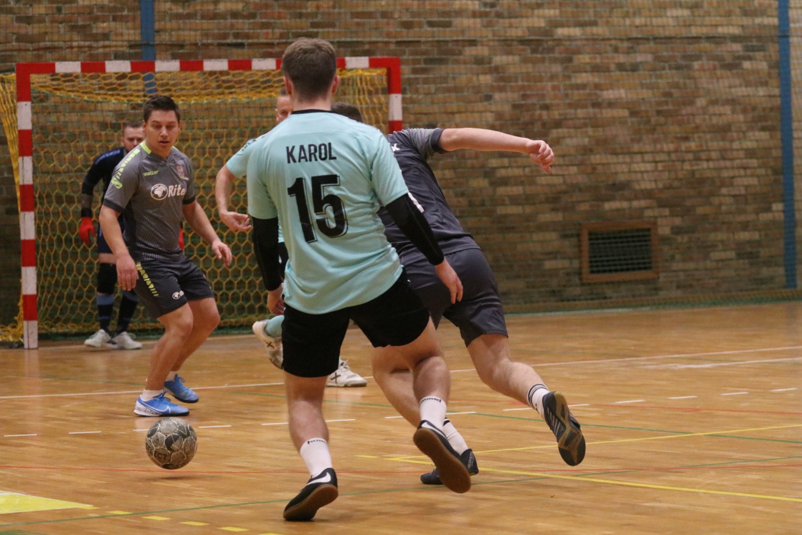 Legnicka Liga Halowa Saller Cup: runda zasadnicza na finiszu