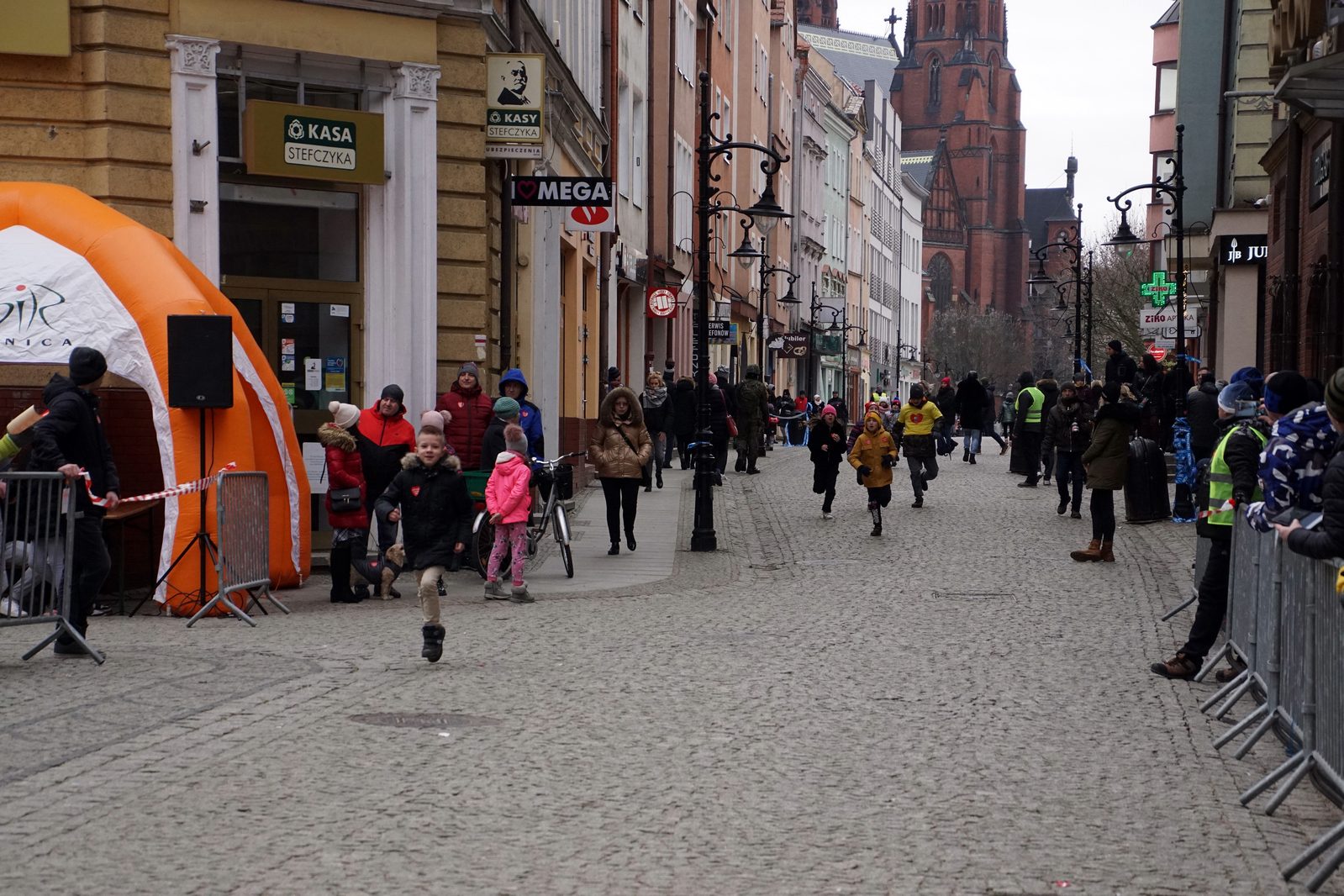 WOŚP: IX Legnicki Bieg i Marsz z Serduszkiem z OSiRem