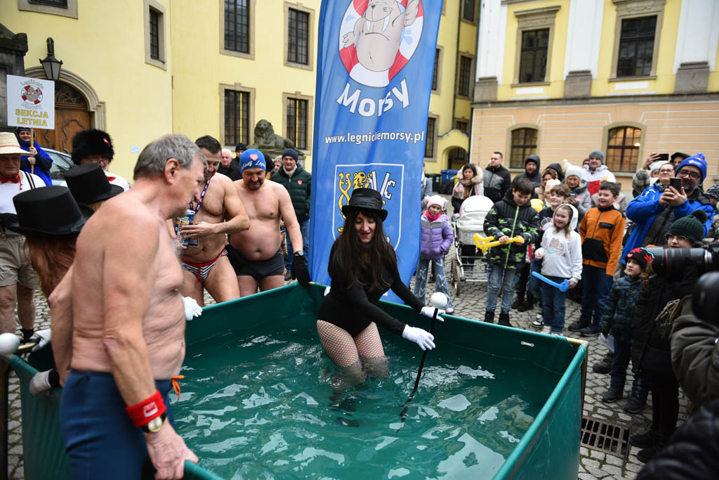 Legnickie Centrum Kultury gra z Jurkiem Owsiakiem