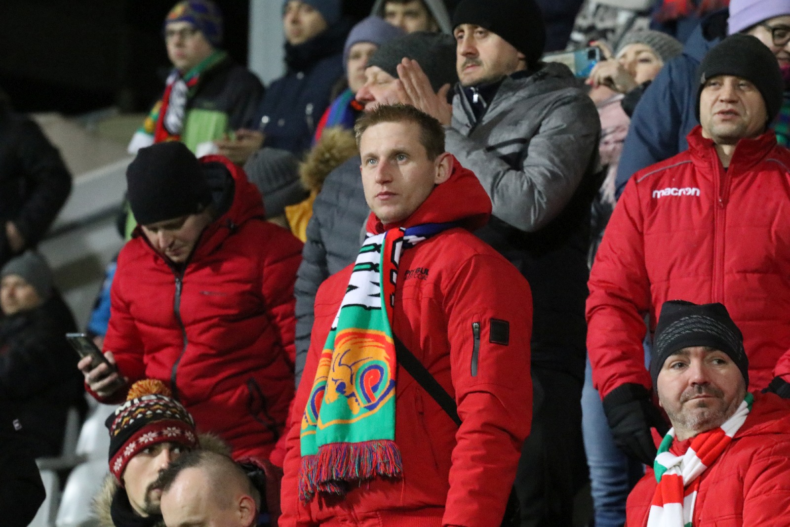 Cztery i pół tysiąca widzów na stadionie. Znajdż siebie!