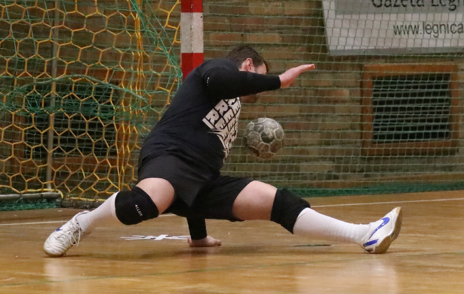 9. kolejka Legnickiej Ligi Halowej Saller Cup       

