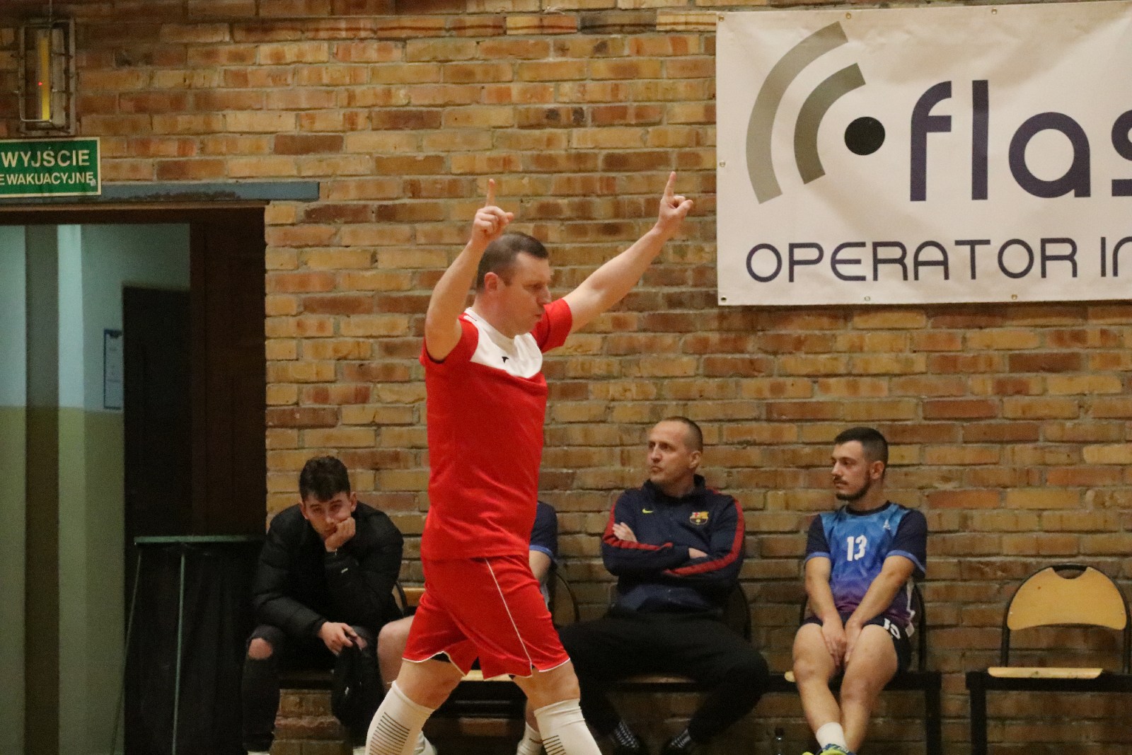 9. kolejka Legnickiej Ligi Halowej Saller Cup       
