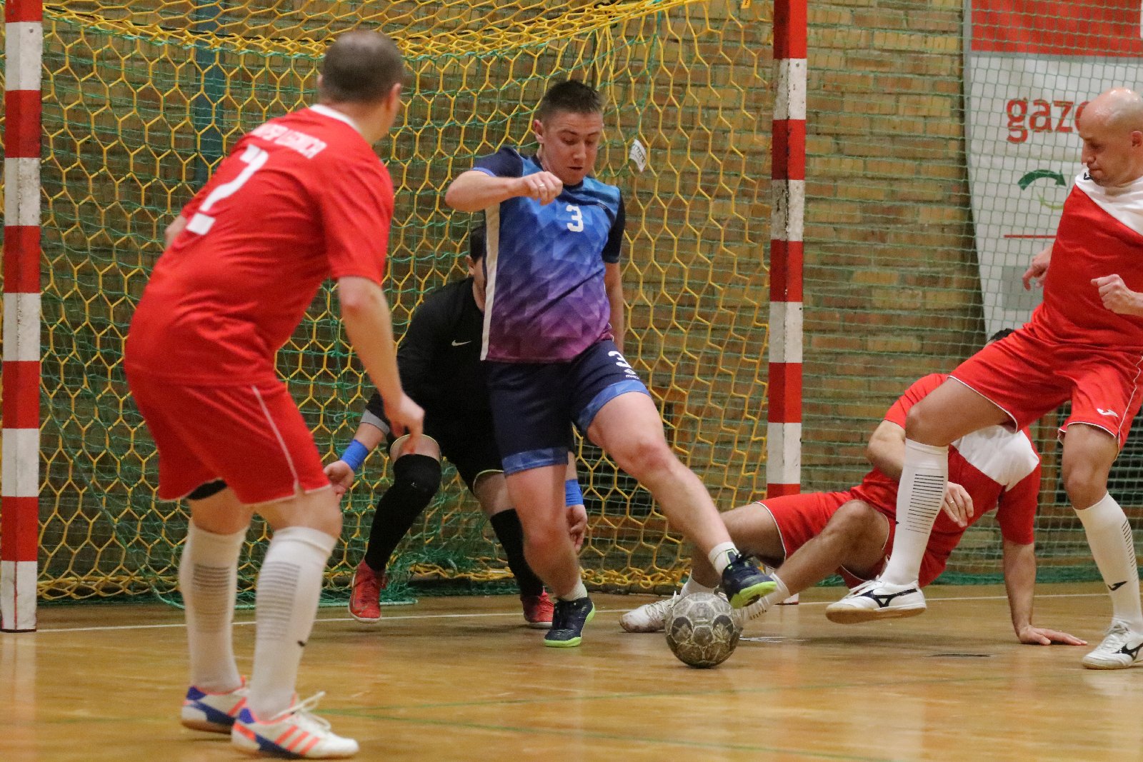 9. kolejka Legnickiej Ligi Halowej Saller Cup       
