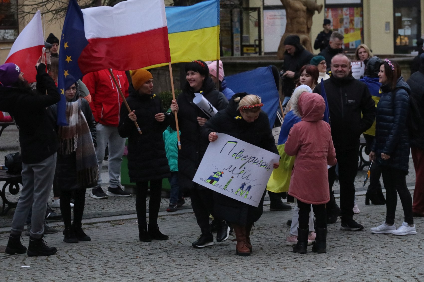 Pokojowo wyrazili wsparcie i solidarność z walczącą Ukrainą