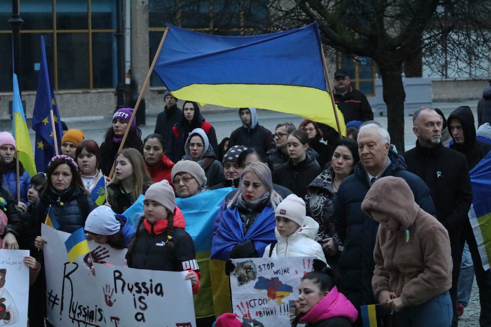 Pokojowo wyrazili wsparcie i solidarność z walczącą Ukrainą