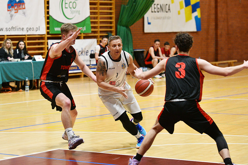 Basket Legnica wygrywa  mecz z Lubaniem Towers