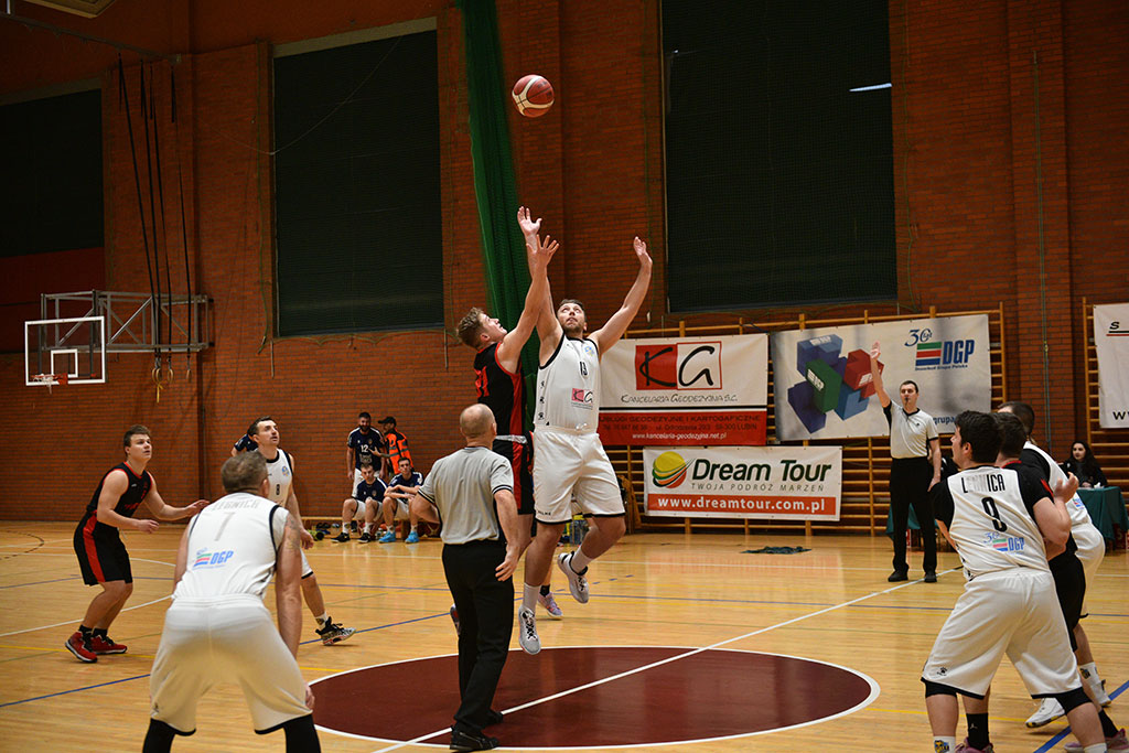 Basket Legnica wygrywa  mecz z Lubaniem Towers