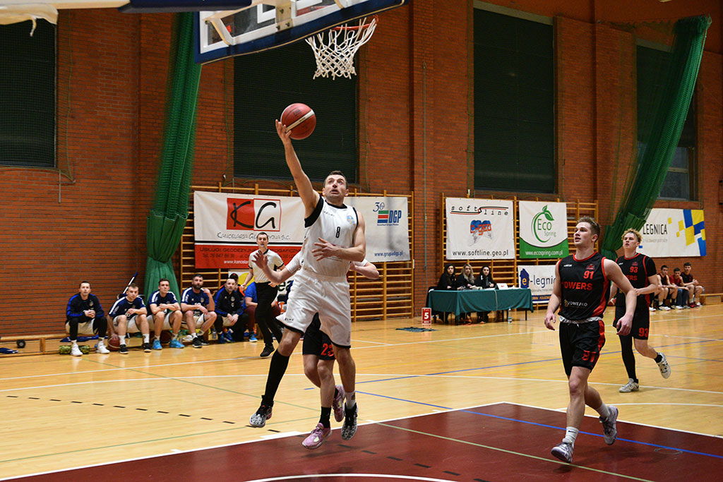 Basket Legnica wygrywa  mecz z Lubaniem Towers