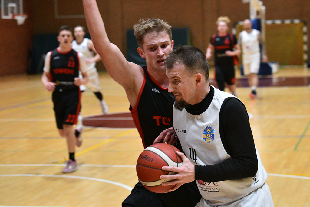 Basket Legnica wygrywa  mecz z Lubaniem Towers