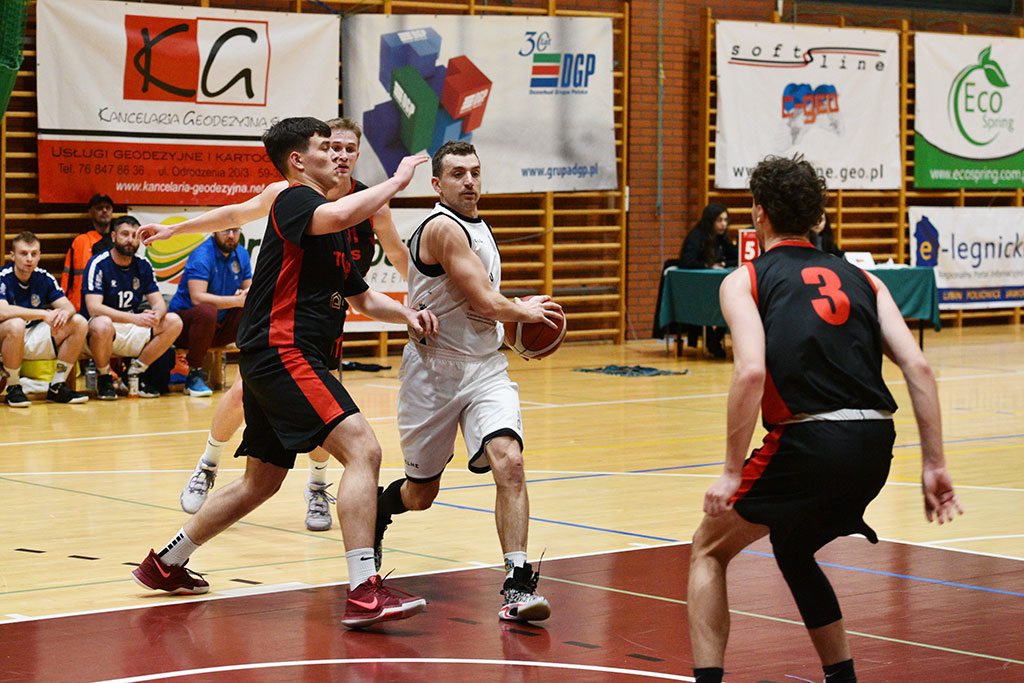 Basket Legnica wygrywa  mecz z Lubaniem Towers