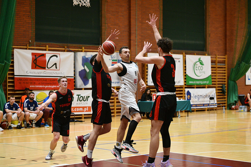 Basket Legnica wygrywa  mecz z Lubaniem Towers