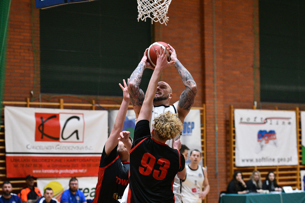 Basket Legnica wygrywa  mecz z Lubaniem Towers